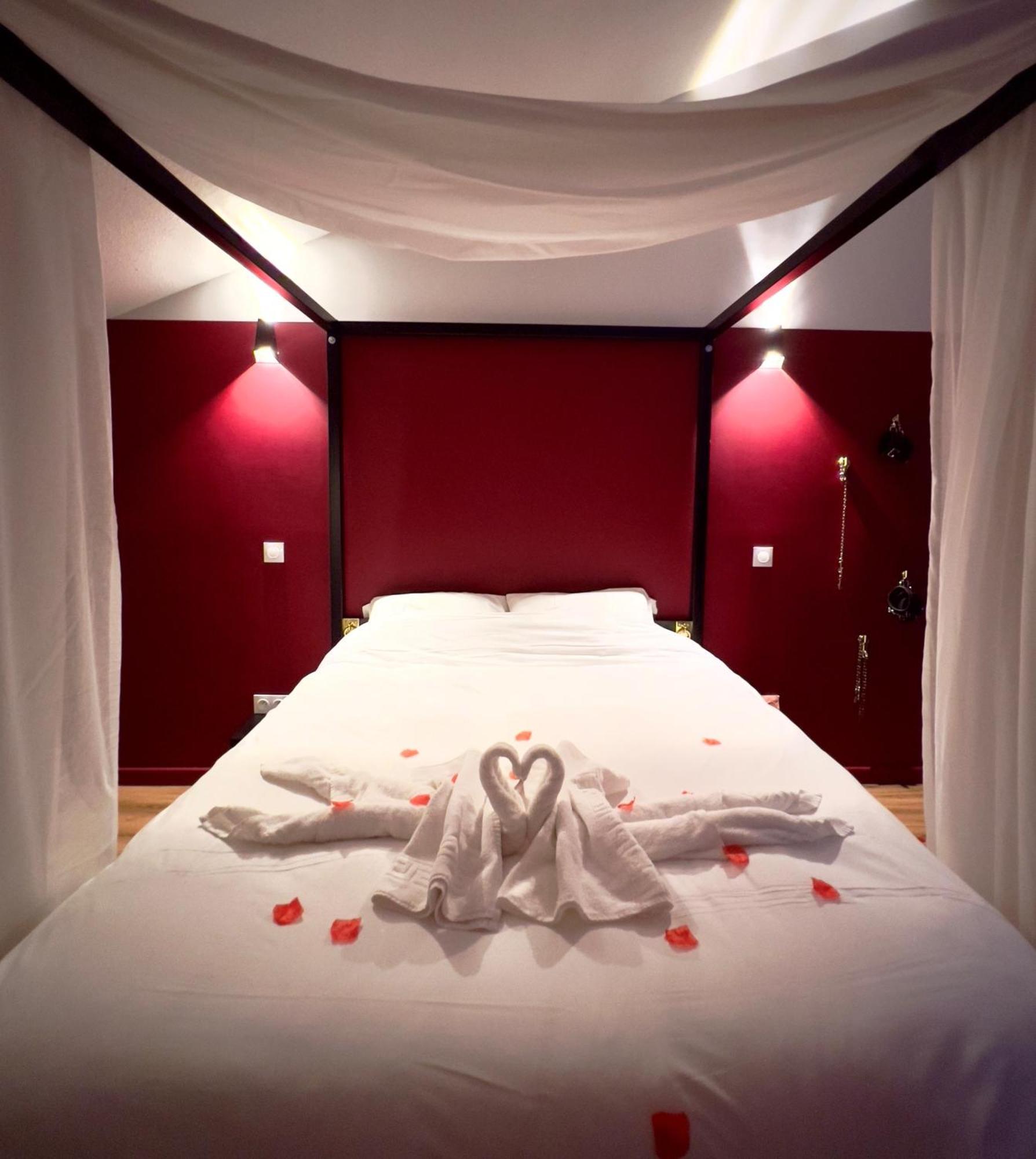 50 Nuances D'Amour - Jacuzzi / Massage / Cinema Moirans Eksteriør bilde
