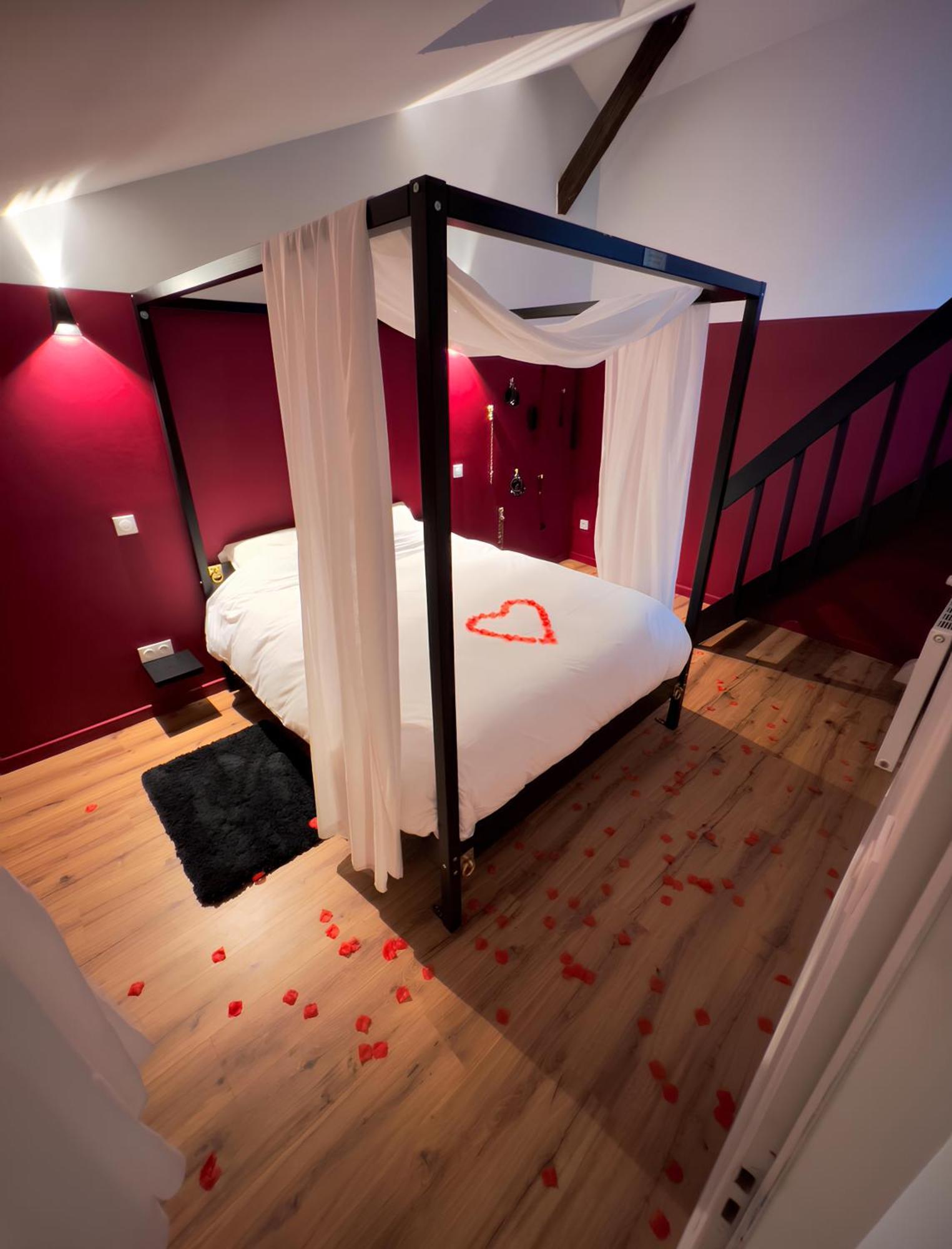 50 Nuances D'Amour - Jacuzzi / Massage / Cinema Moirans Eksteriør bilde