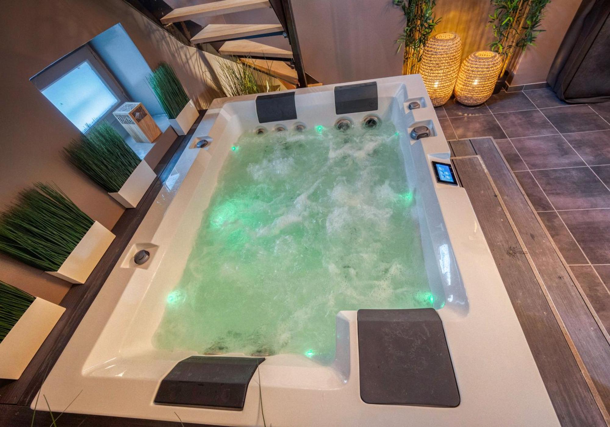 50 Nuances D'Amour - Jacuzzi / Massage / Cinema Moirans Eksteriør bilde